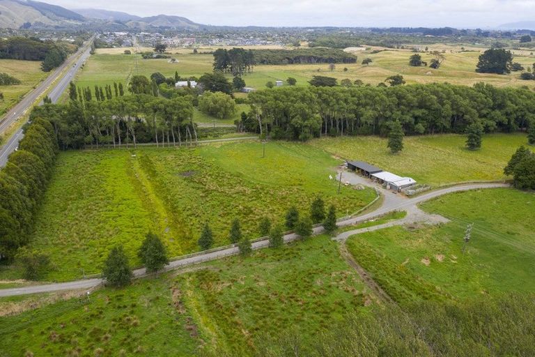 Photo of property in 173 State Highway 1, Waikanae, 5391