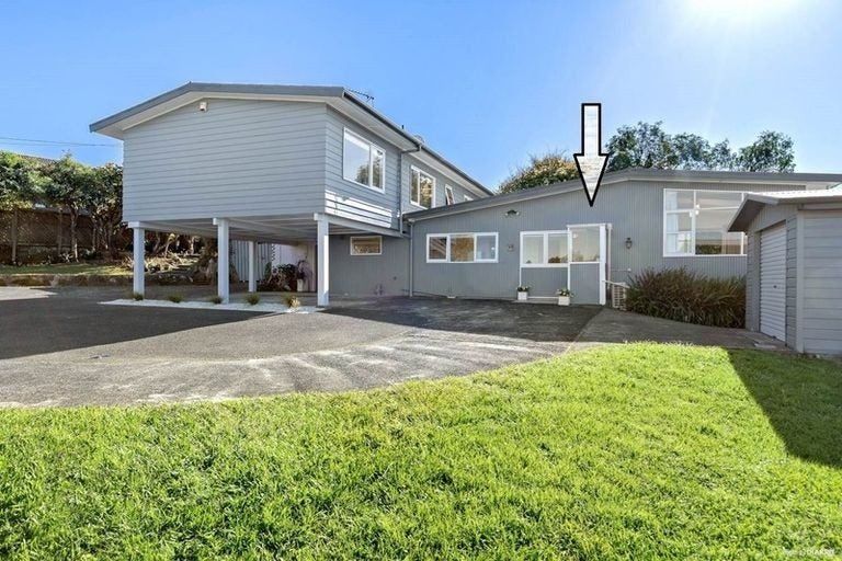 Photo of property in 2/62 Kowhai Road, Campbells Bay, Auckland, 0630