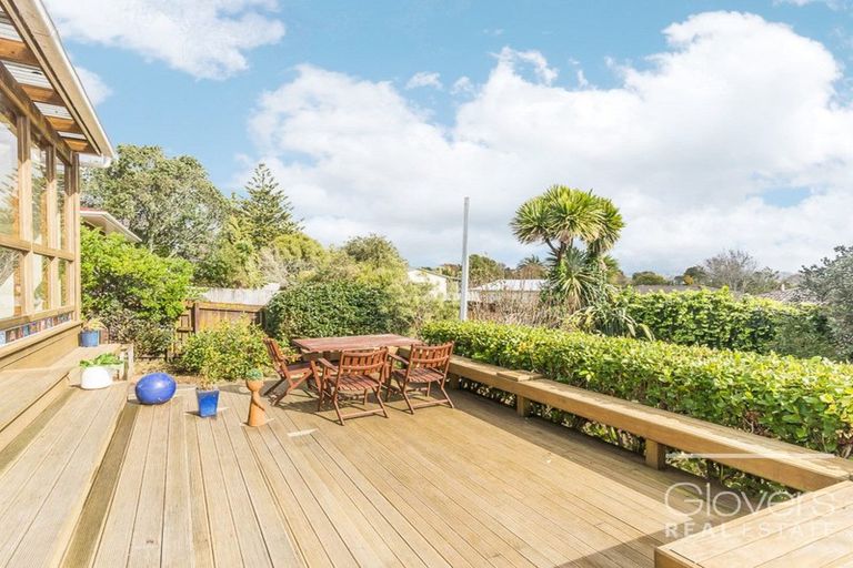 Photo of property in 2/4214a Great North Road, Glendene, Auckland, 0602
