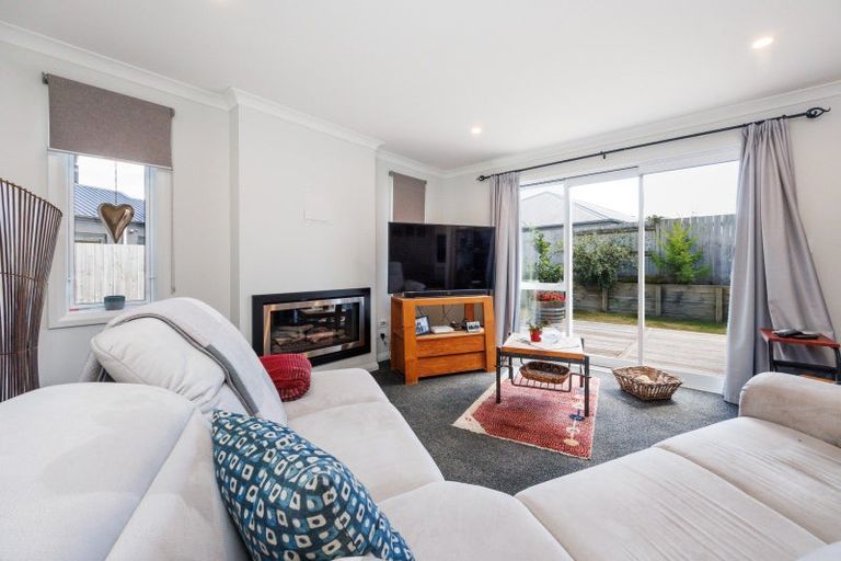 Photo of property in 83 Johnstone Drive, Fitzherbert, Palmerston North, 4410