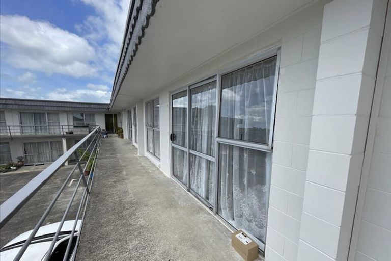 Photo of property in 9/19a Verbena Road, Birkdale, Auckland, 0626