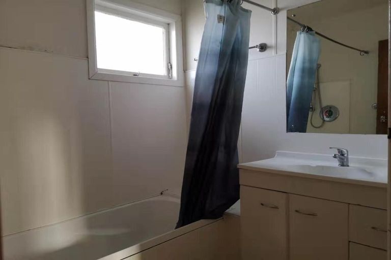 Photo of property in 24 Ranui Avenue, Ranui, Auckland, 0612