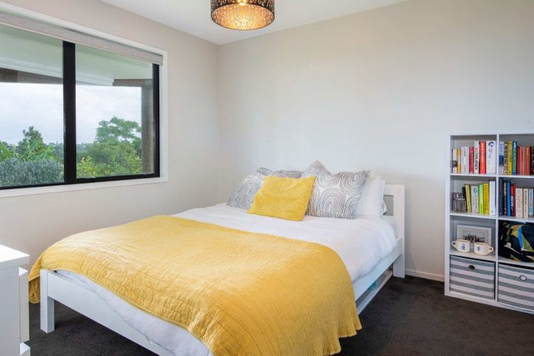 Photo of property in 36 Knights Road, Rothesay Bay, Auckland, 0630