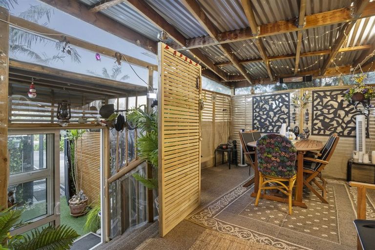 Photo of property in 47 Harmel Road, Glendene, Auckland, 0602