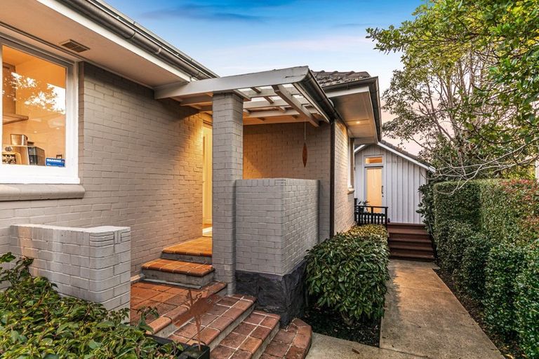 Photo of property in 18 Wairoa Road, Narrow Neck, Auckland, 0624