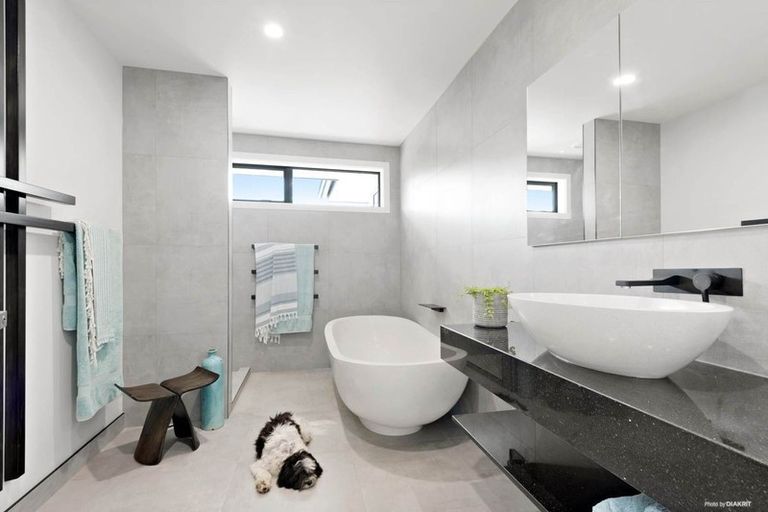 Photo of property in 8 Vazey Way, Hobsonville, Auckland, 0618