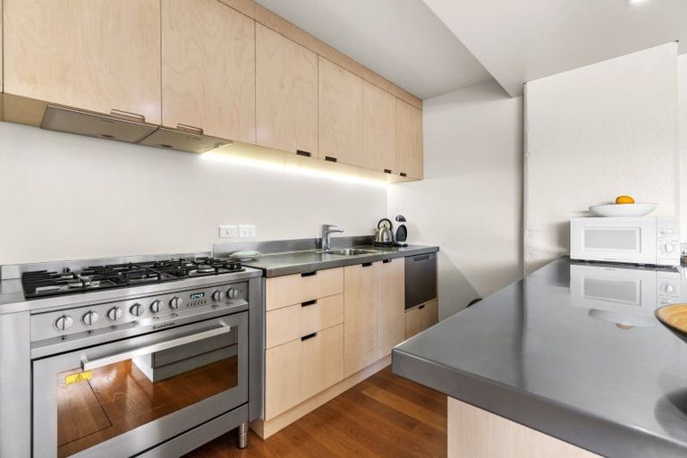 Photo of property in 88 Wallis Street, Raglan, 3225