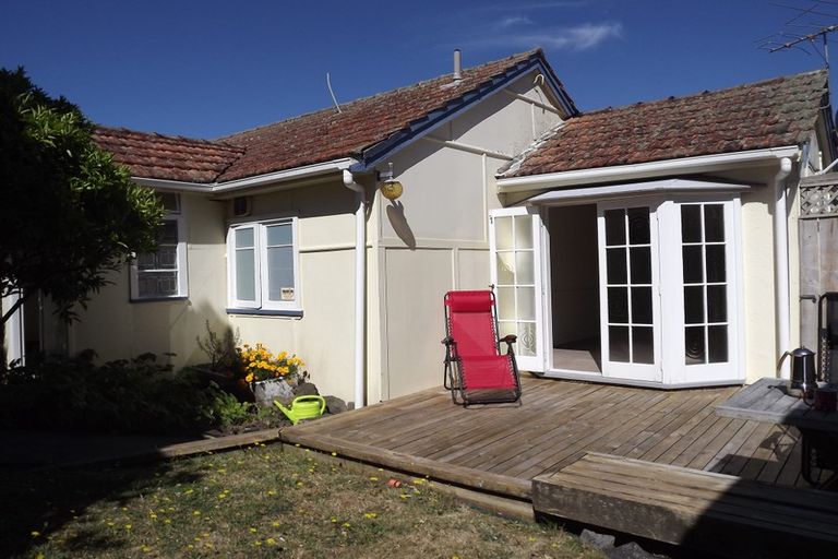 Photo of property in 74 Clarence Road, Northcote Point, Auckland, 0627