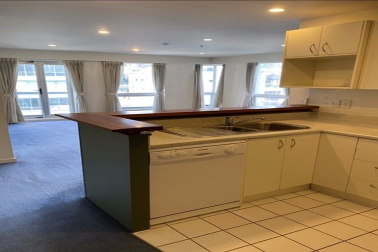 Photo of property in Terrace Heights Apartments, 9b/163 The Terrace, Wellington Central, Wellington, 6011