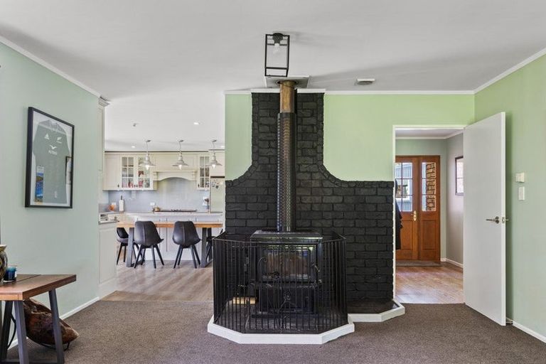 Photo of property in 11 Victoria Road, Westport, 7892