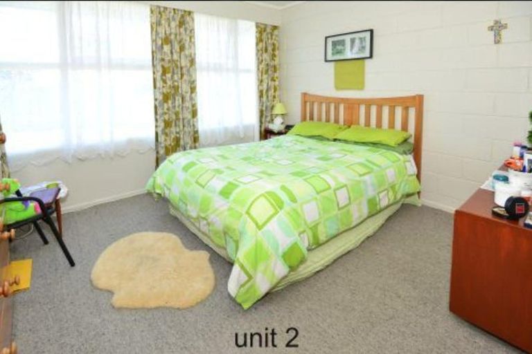 Photo of property in 81 Pupuke Road, Northcote, Auckland, 0627