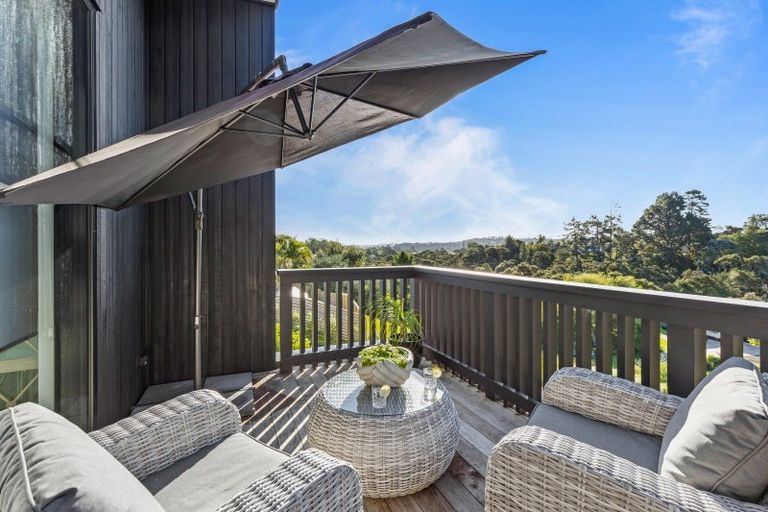 Photo of property in 30a Bernard Magnus Lane, Greenhithe, Auckland, 0632