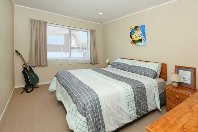 Photo of property in 1/122 Waimumu Road, Massey, Auckland, 0614