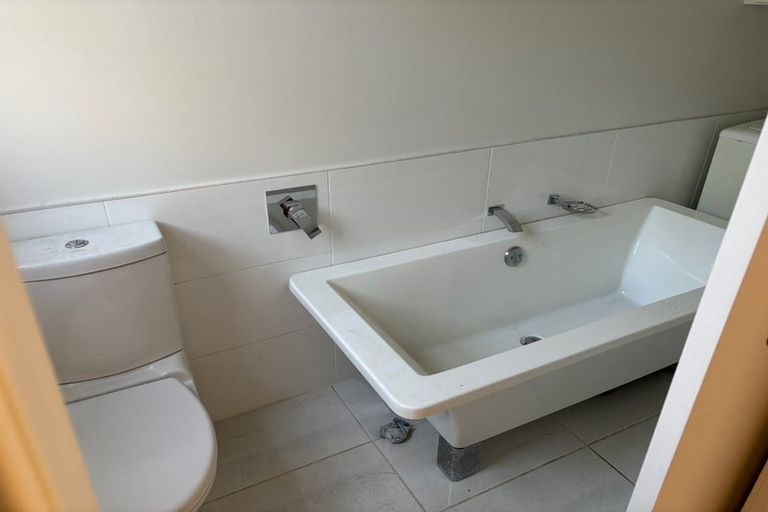 Photo of property in 1/30 Princes Street, Northcote Point, Auckland, 0627