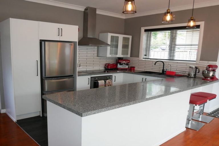 Photo of property in 1/14 Hogans Road, Glenfield, Auckland, 0629