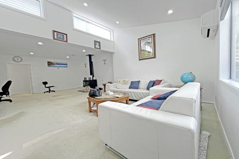 Photo of property in 27 Silverbirch Grove, Churton Park, Wellington, 6037