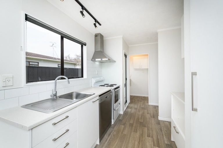 Photo of property in 27 Mcleavey Drive, Kelvin Grove, Palmerston North, 4414