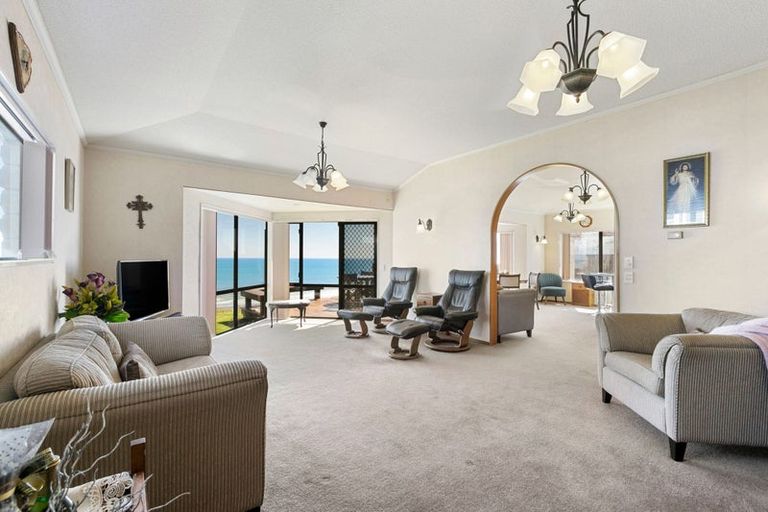 Photo of property in 31 Jans Terrace, Oakura, 4314