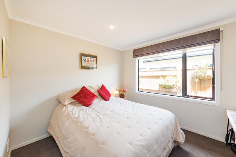 Photo of property in 28 Heretaunga Street, Palmerston North, 4414
