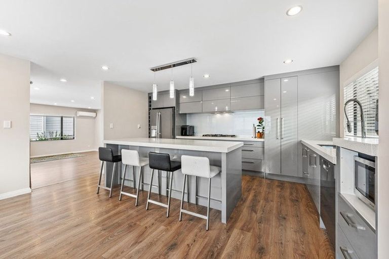 Photo of property in 11 Matisse Drive, West Harbour, Auckland, 0618