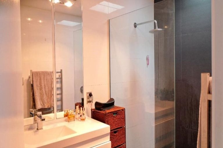 Photo of property in 2/51 Shakespeare Road, Milford, Auckland, 0620