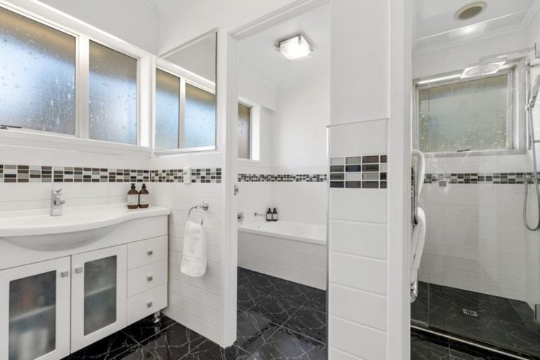 Photo of property in 4 Prestige Place, Castor Bay, Auckland, 0620