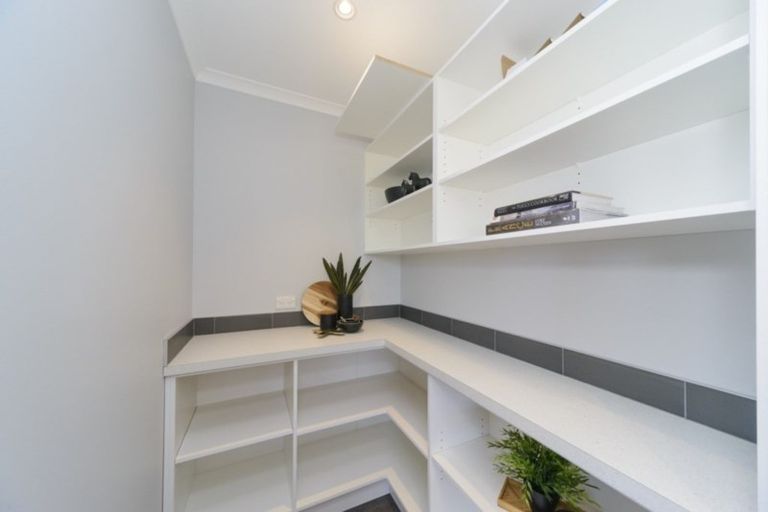 Photo of property in 3 Vaucluse Heights, Fitzherbert, Palmerston North, 4410