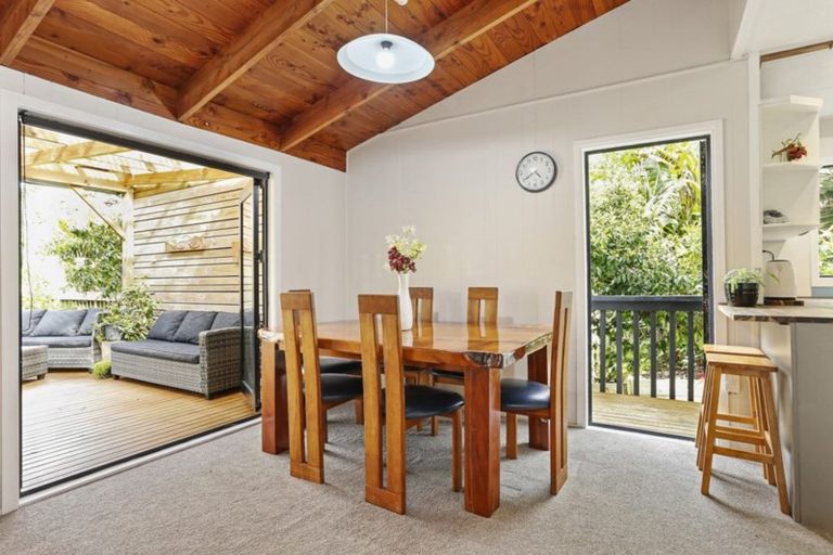 Photo of property in 27 Awhiorangi Promenade, Swanson, Auckland, 0816