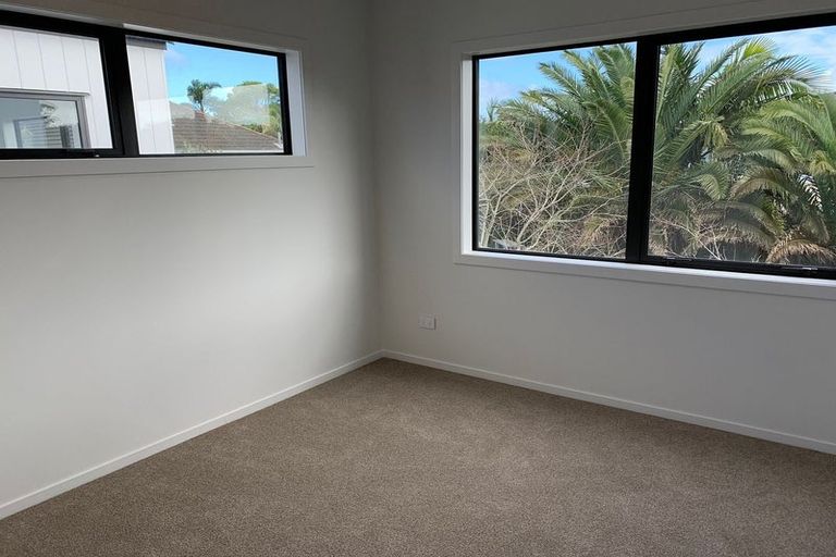 Photo of property in 5/4 Harry Ward Place, Henderson, Auckland, 0610