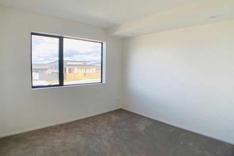 Photo of property in 38 Ascension Crescent, Orewa, 0931
