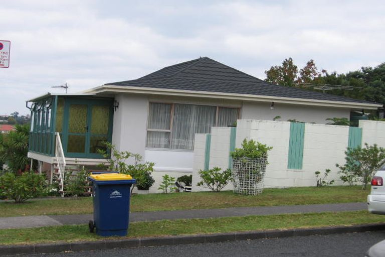 Photo of property in 1/4 Sartors Avenue, Northcross, Auckland, 0630