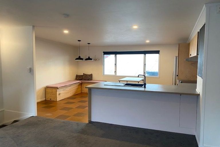 Photo of property in 3 Kelvin Grove, Te Aro, Wellington, 6011