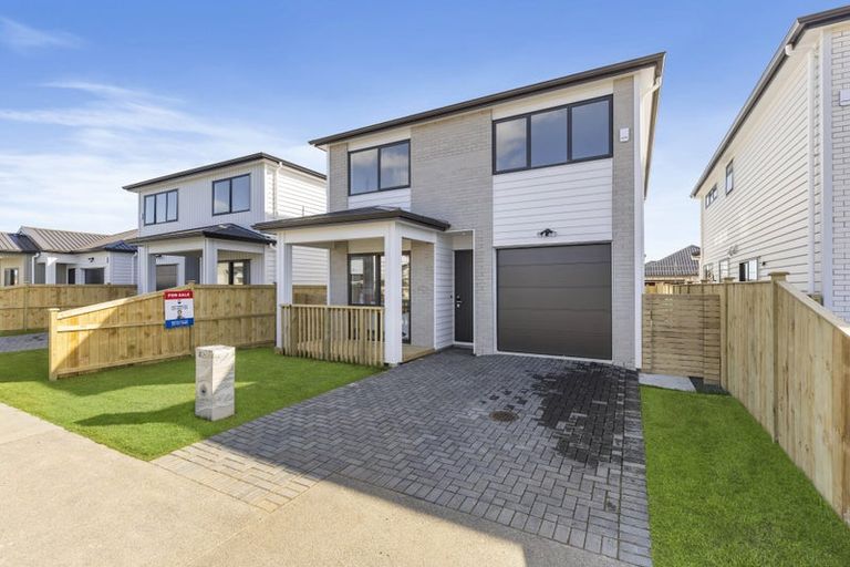 Photo of property in 24 Woven Place, Karaka, Papakura, 2113