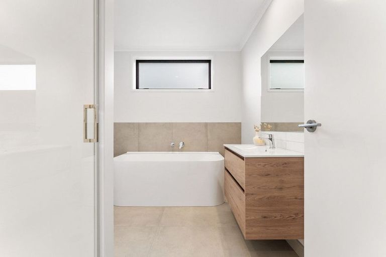 Photo of property in 19a Cowell Crescent, Pyes Pa, Tauranga, 3112