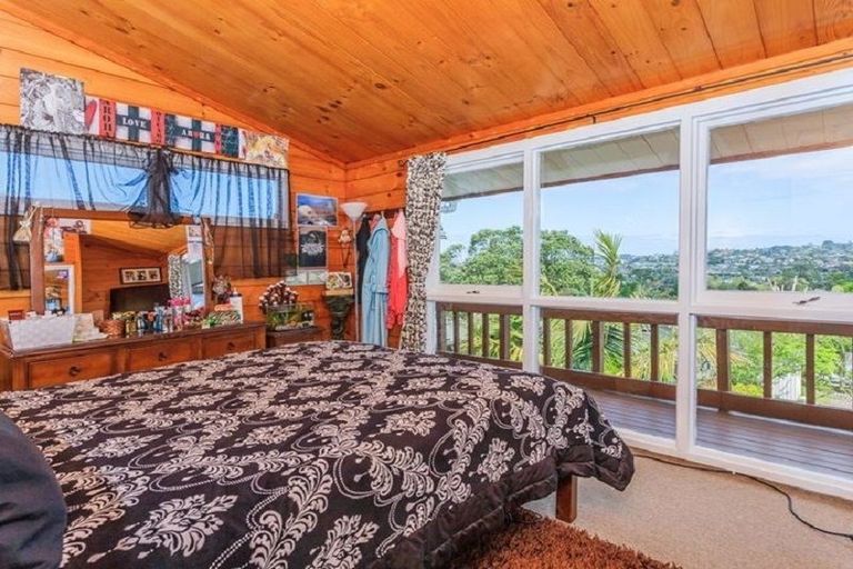 Photo of property in 60 Carlisle Road, Browns Bay, Auckland, 0630