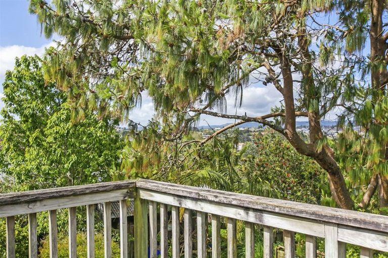 Photo of property in 9 Woodhouse Place, West Harbour, Auckland, 0618