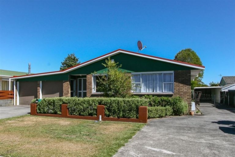 Photo of property in 14 Nikau Street, Inglewood, 4330