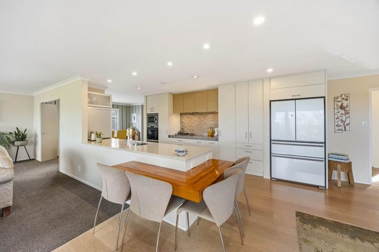 Photo of property in 3 Pounamu Place, Shelly Park, Auckland, 2014