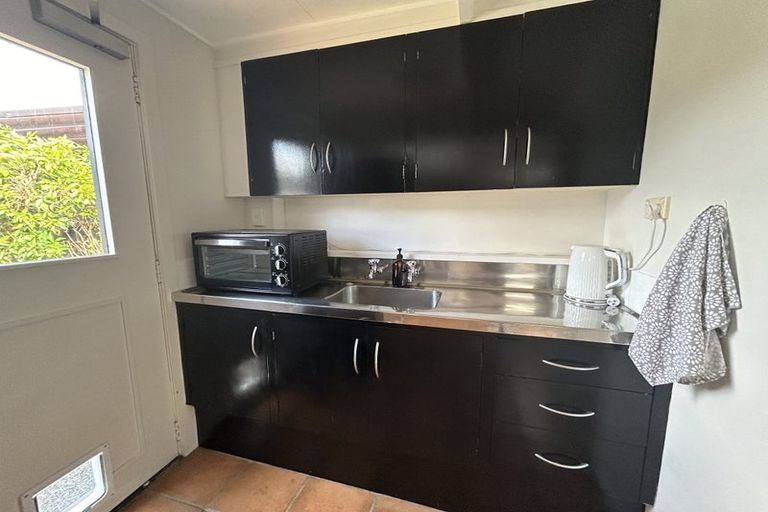 Photo of property in 1/6 Stansfield Place, Sunnyhills, Auckland, 2010