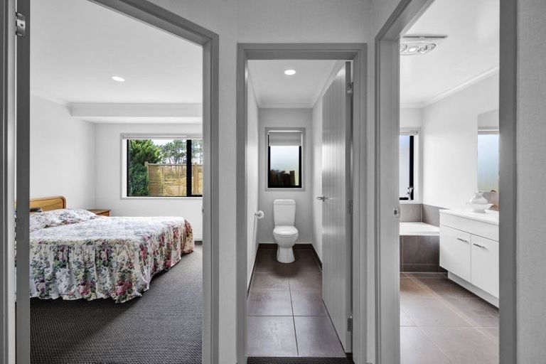 Photo of property in 3 Larlin Heights, Hawera, 4675