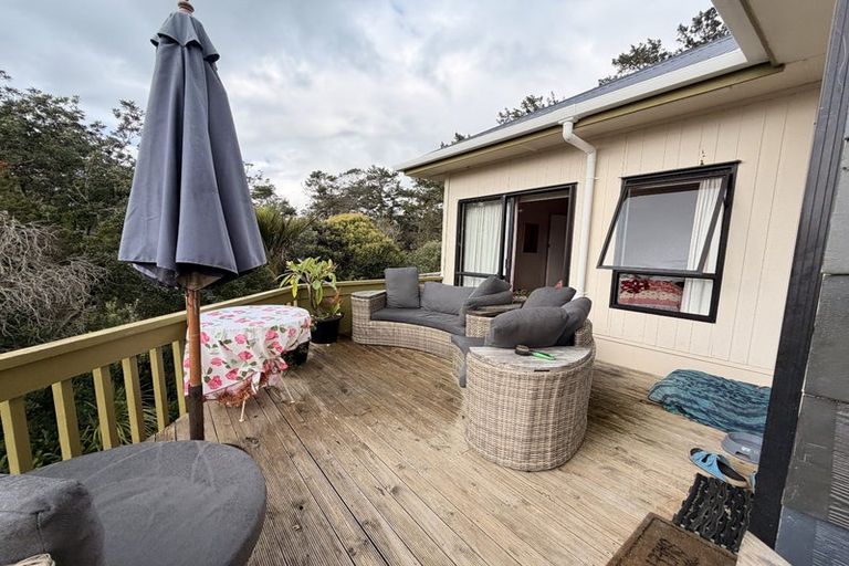 Photo of property in 5 Sandy Beach Road, Tinopai, 0593