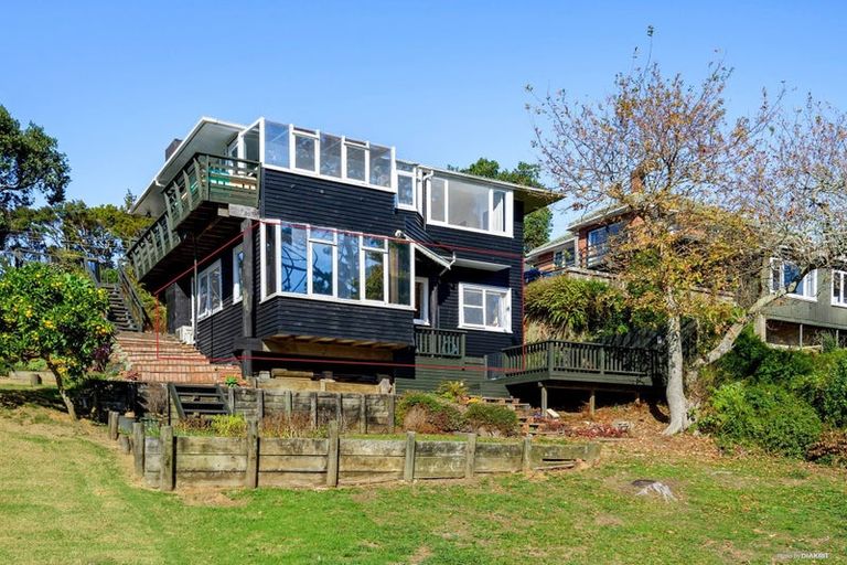 Photo of property in 211 Titirangi Road, Titirangi, Auckland, 0604