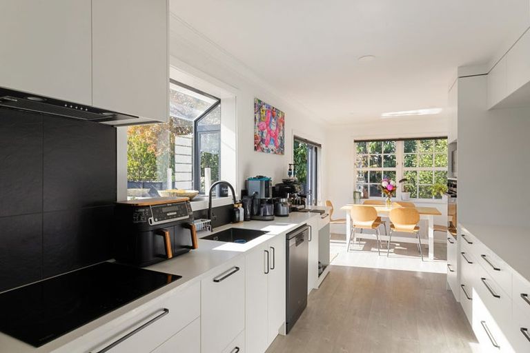 Photo of property in 166 Sandwich Road, St Andrews, Hamilton, 3200