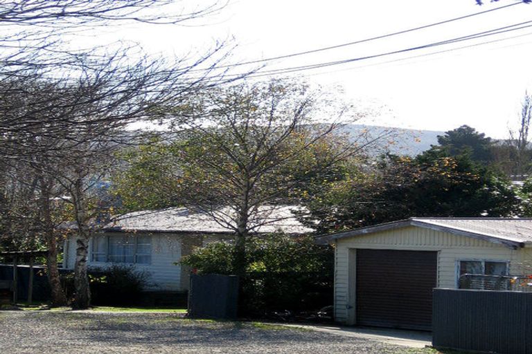 Photo of property in 9 Kairimu Street, Stokes Valley, Lower Hutt, 5019