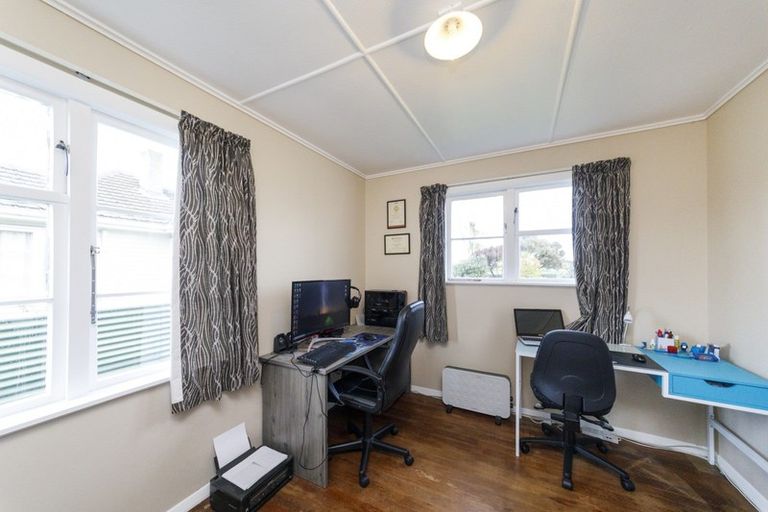 Photo of property in 20 Esk Street, Roslyn, Palmerston North, 4414