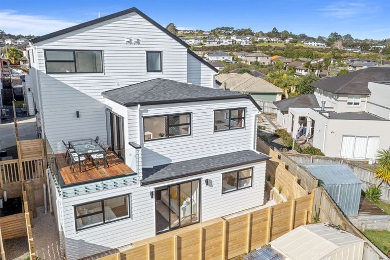 Photo of property in 1b Lemon Grove Lane, Greenhithe, Auckland, 0632