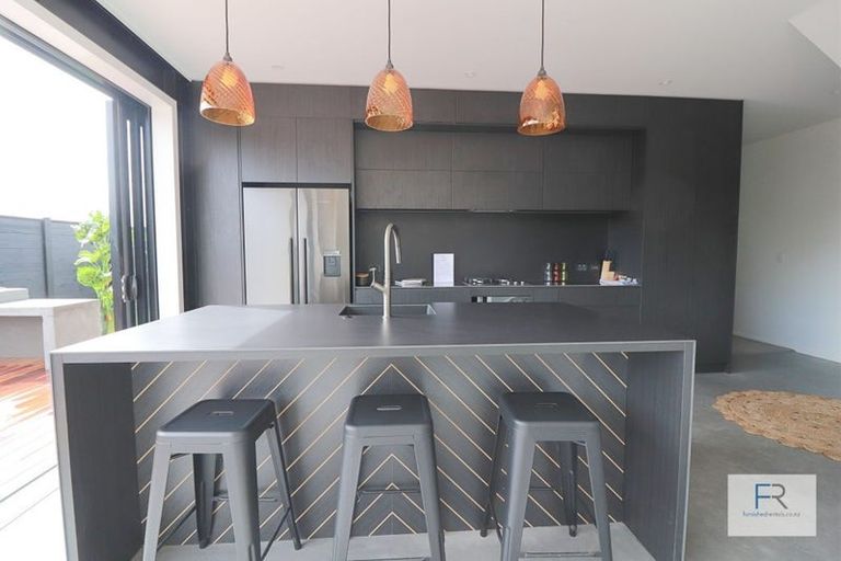 Photo of property in 4 Tapuwae Way, Mangere Bridge, Auckland, 2022