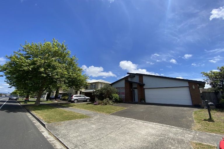 Photo of property in 104 Stancombe Road, Flat Bush, Auckland, 2016