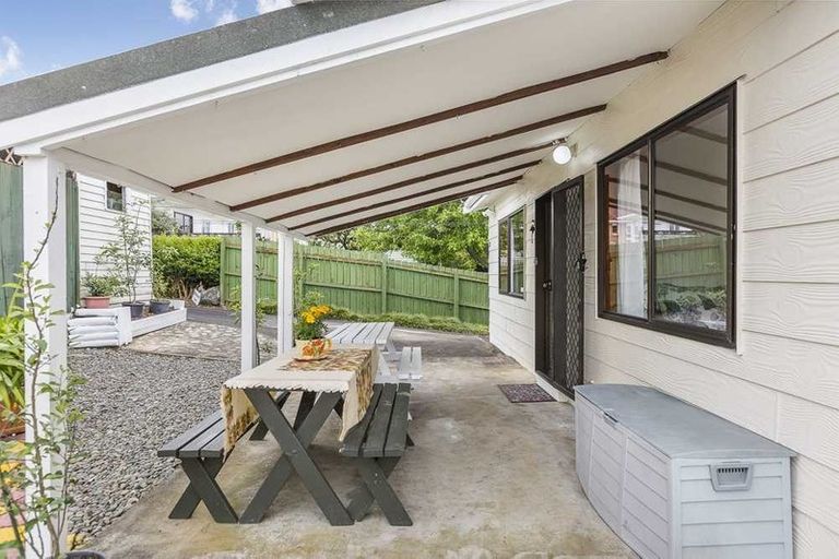 Photo of property in 2/233 Birkdale Road, Birkdale, Auckland, 0626