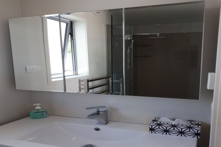 Photo of property in 8a Wairere Road, Torbay, Auckland, 0630